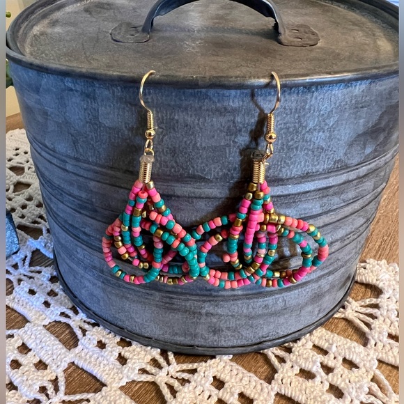 Beautiful vibrant multi strand beaded necklace and earring set - Picture 8 of 8